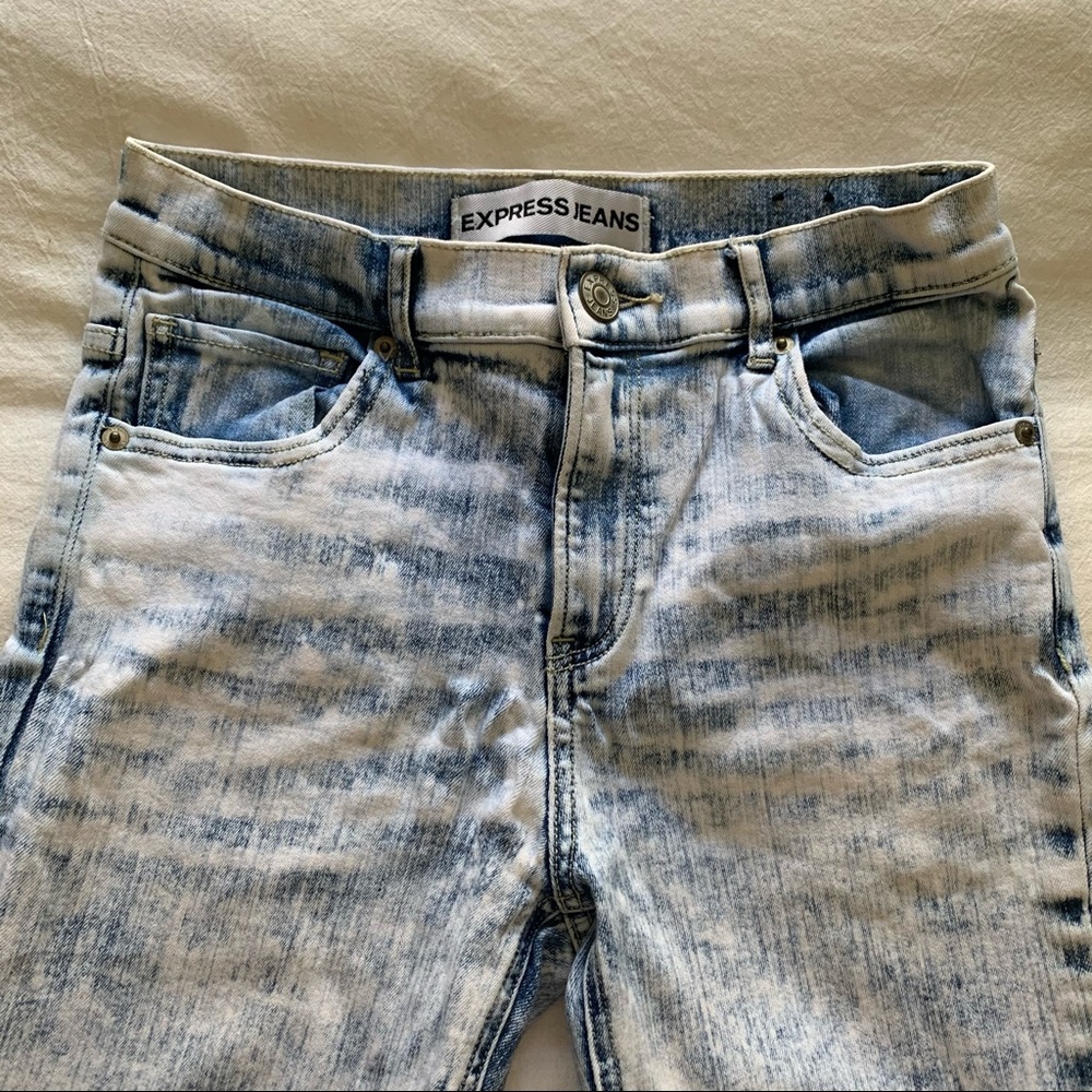 Light washed skinny jeans